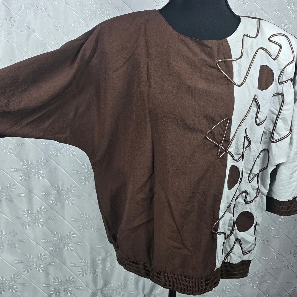 Vintage Regal Brown White Abstract Applique Smocked Art to Wear Top Small USA